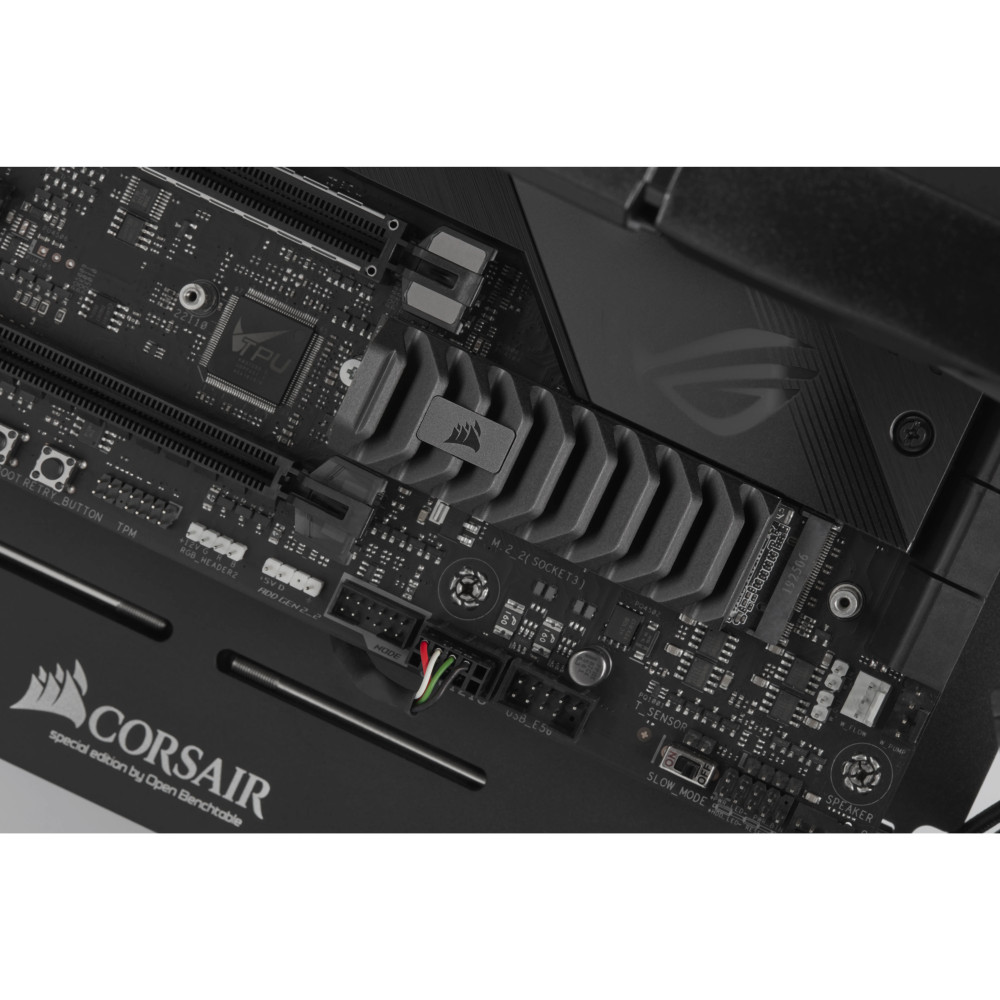 Corsair MP600 PRO XT 2 To M.2 PCI Express 4.0 NVMe 3D TLC NAND Corsair MP600 PRO XT 2 To M.2 PCI Express 4.0 NVMe 3D TLC NAND