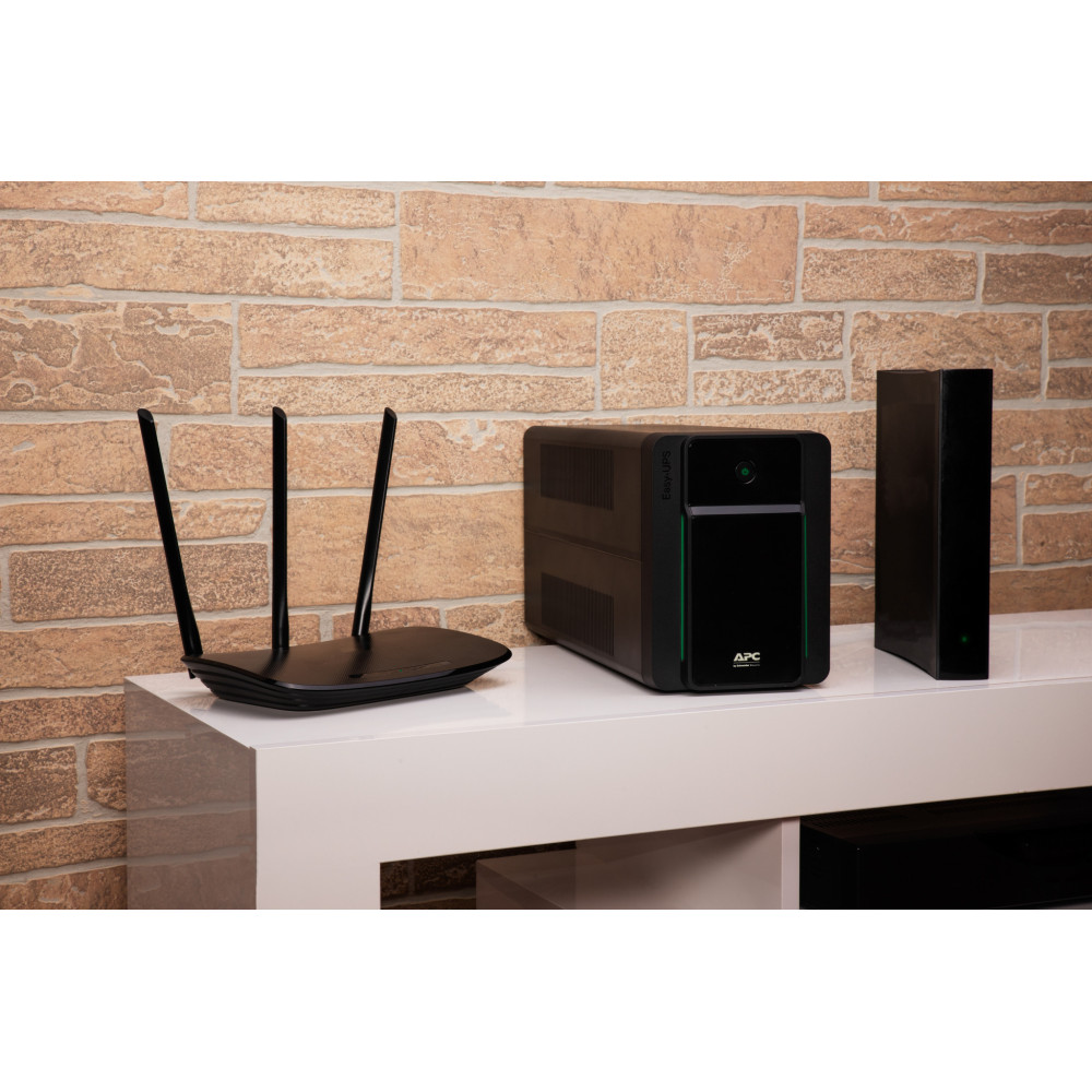 APC Easy UPS BVX 2200VA 230V IEC